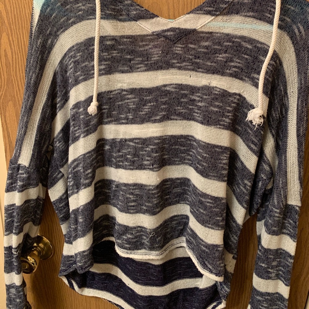 NO BOUNDARIES THIN HOODED SWEATER